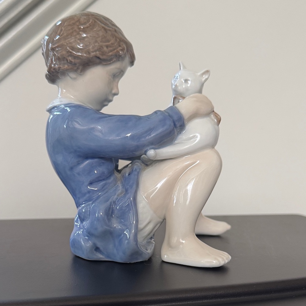 Vintage Royal Copenhagen “Girl with Cat” Figurine - Picture 4 of 9